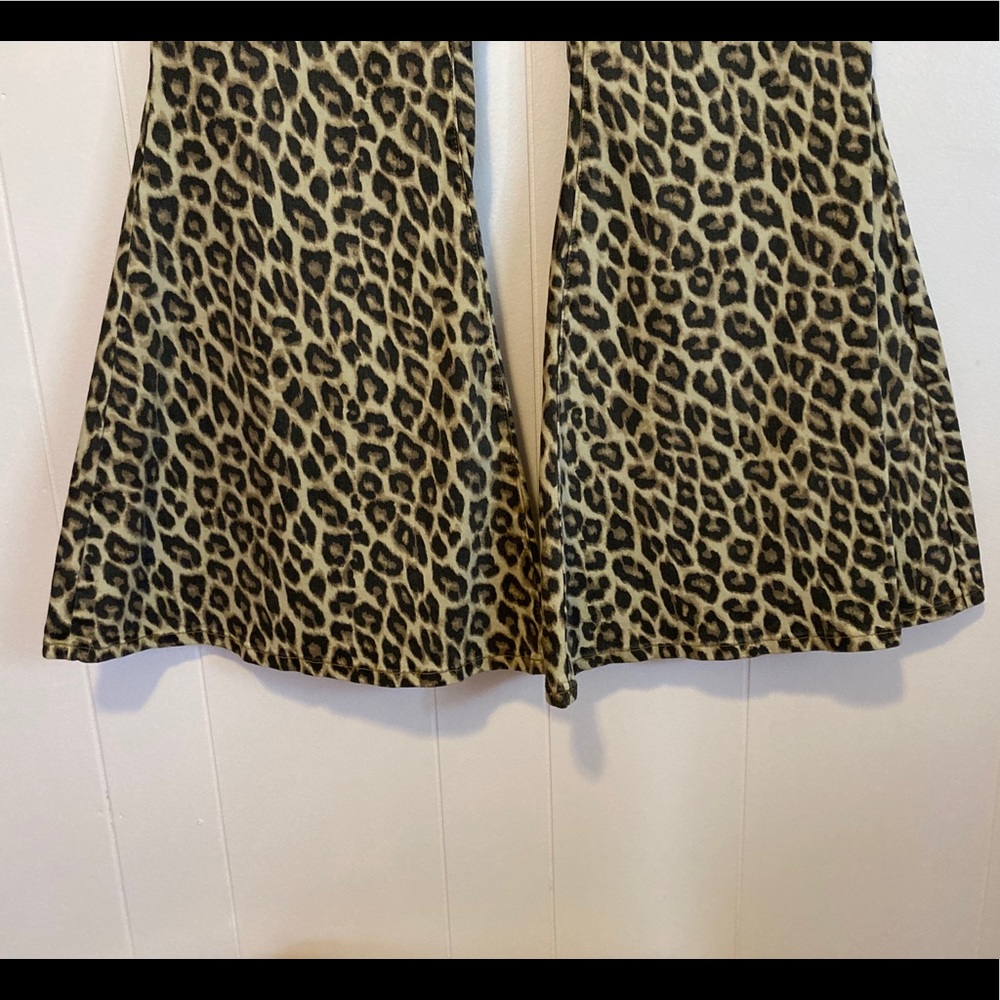 Judy Blue NWT High Rise Leopard Super Flare Jeans - Picture 6 of 9